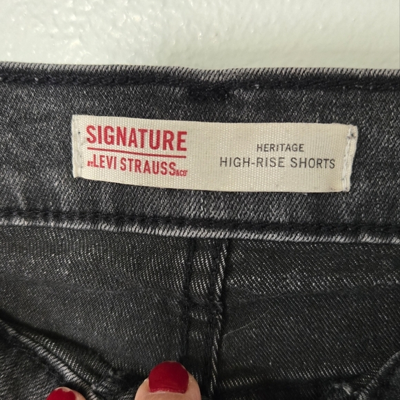 Signature Levi Strauss Black Jean Shorts - Picture 4 of 4